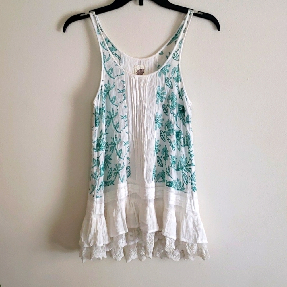 Anthropologie Lilka Green Cream Boho Ruffle Trim tank top embroidered Scoop Neck